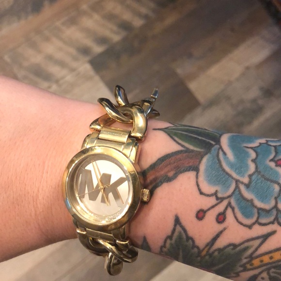 Michael Kors Gold Watch 💛 - Picture 2 of 2
